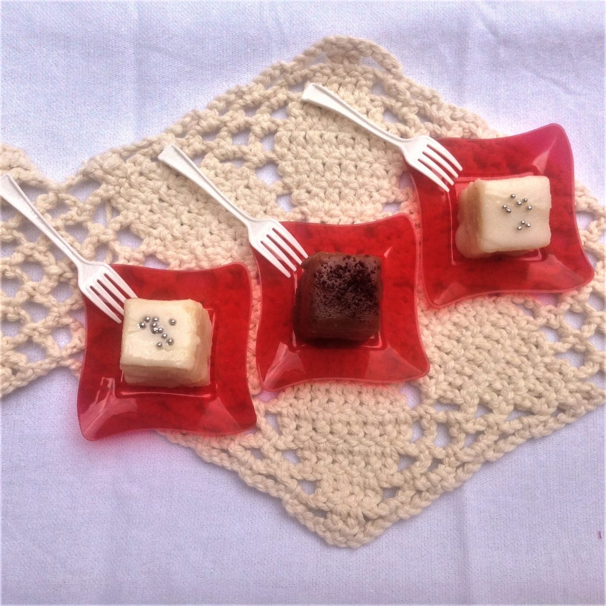 Como fazer petit fours usando fondant e bolo de libra